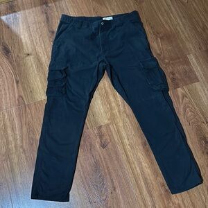 Wrangler Men’s 40x31 Regular Taper Cargo Utility Workwear Activewear Pants Black